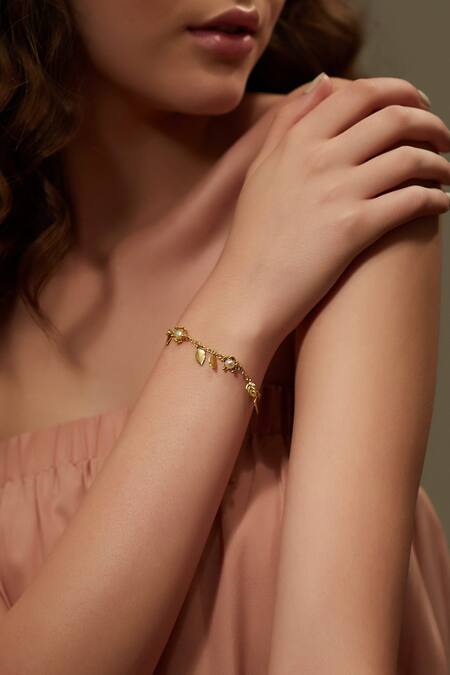 ZARIIN_Gold Plated Pearl Daisy Dreams Jewellery Set Gift Box_at_Aza_Fashions