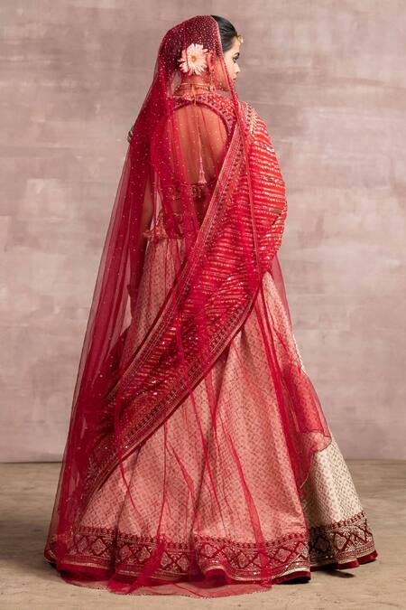 Nora Fatehi Is Magnificient In Tarun Tahiliani's Lehenga Which Costs Rs  1,99,900 And You Can't Take Your Eyes Off Her