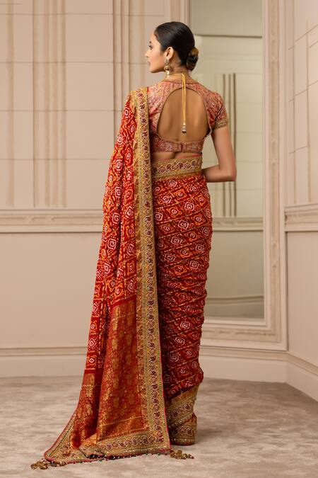 Shop Tarun Tahiliani Red Blouse Dupion, Saree Handloom Floral V Neck Gharchola Set at Aza Fashions Shop_Tarun Tahiliani_Red Blouse Dupion, Saree Handloom Floral V Neck Gharchola Set_at_Aza_Fashions