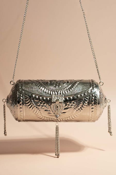 Trend Overseas Bridal Women's Antique Brass Purse Ethnic Handmade Metal  Clutch Bag (Silver) : Amazon.in: Fashion