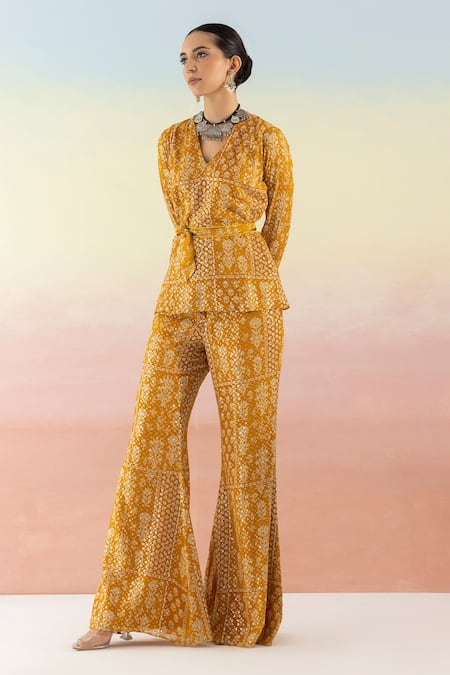Basanti - Kapde Aur Koffee_Yellow Sequins Georgette Floral V Neck Print Kurta And Flared Pant Set_Online_at_Aza_Fashions