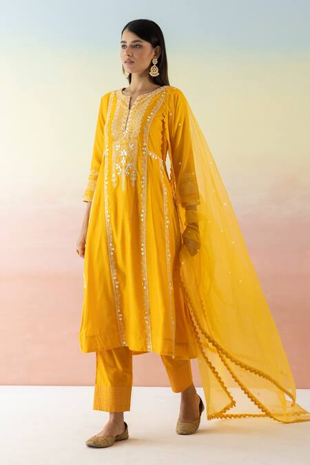 Basanti - Kapde Aur Koffee_Yellow Cotton Chanderi Floral Notched Embroidered Kurta Set_Online_at_Aza_Fashions