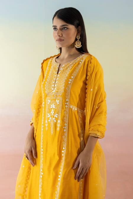Buy_Basanti - Kapde Aur Koffee_Yellow Cotton Chanderi Floral Notched Embroidered Kurta Set_Online_at_Aza_Fashions