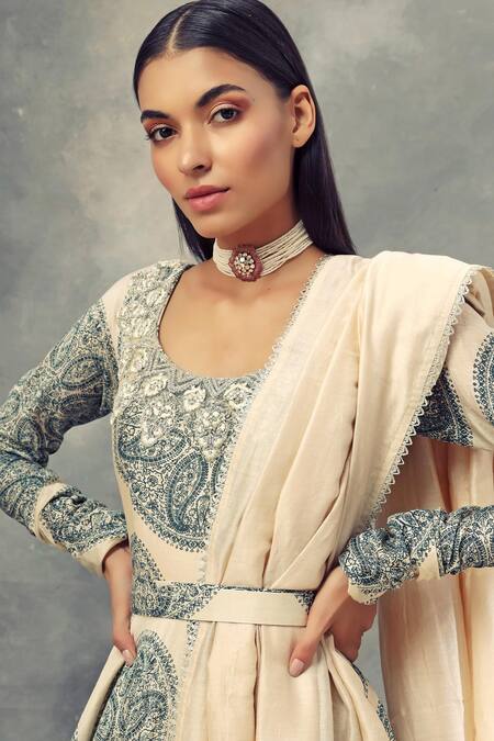 Bhumika Sharma White Chanderi Silk Round Anarkali Set Online at Aza Fashions Bhumika Sharma_White Chanderi Silk Round Anarkali Set_Online_at_Aza_Fashions