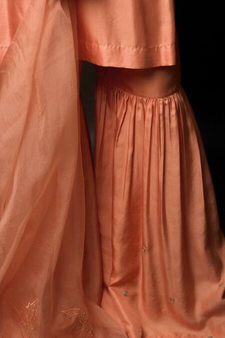 Shop Jasmine Bains Peach Organza, Twill Scoop Neck Straight Kurta Gharara Set Online at Aza Fashions Shop_Jasmine Bains_Peach Organza, Twill Scoop Neck Straight Kurta Gharara Set _Online_at_Aza_Fashions
