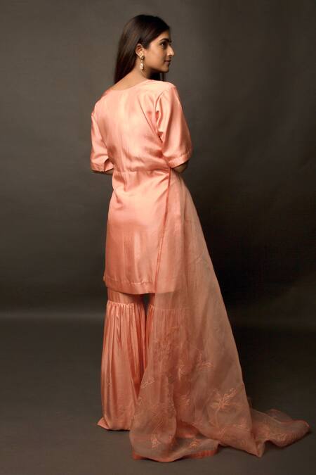 Shop Jasmine Bains Peach Organza, Twill Scoop Neck Straight Kurta Gharara Set at Aza Fashions Shop_Jasmine Bains_Peach Organza, Twill Scoop Neck Straight Kurta Gharara Set _at_Aza_Fashions