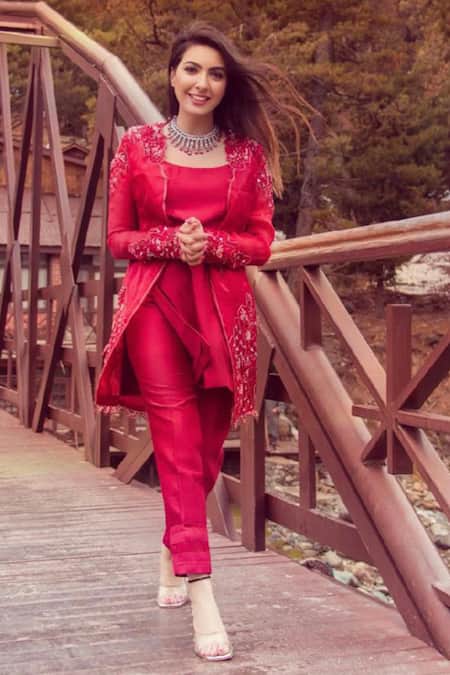 Dheeru Taneja Red Organza, Chanderi Kurta Round Jacket V-neck Embroidered And Pant Set 