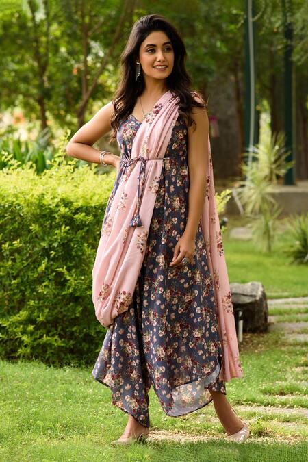 Indian Wear. Ethnic Wear. Indo-Western Look | Indian wear, Model poses, How  to wear