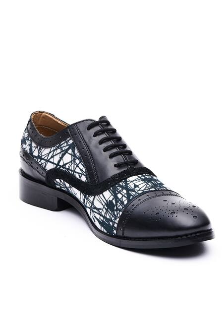 Buy_Mistersinister_Black Crust Leather With Crease-free Printed Canvas Crust Leather Brogue Shoes_Online_at_Aza_Fashions