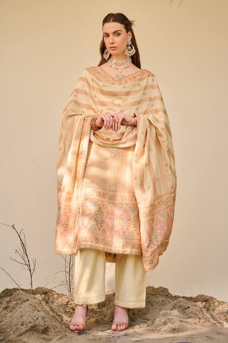 Buy Safaa Yellow Velour, Velvet Gota Patti Square Safar Floral Pattern Woven Kurta Set Online at Aza Fashions Buy_Safaa_Yellow Velour, Velvet Gota Patti Square Safar Floral Pattern Woven Kurta Set _Online_at_Aza_Fashions