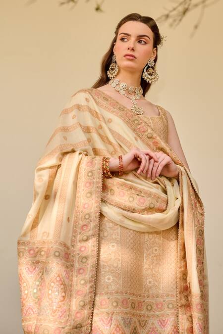 Safaa Yellow Velour, Velvet Gota Patti Square Safar Floral Pattern Woven Kurta Set at Aza Fashions Safaa_Yellow Velour, Velvet Gota Patti Square Safar Floral Pattern Woven Kurta Set _at_Aza_Fashions