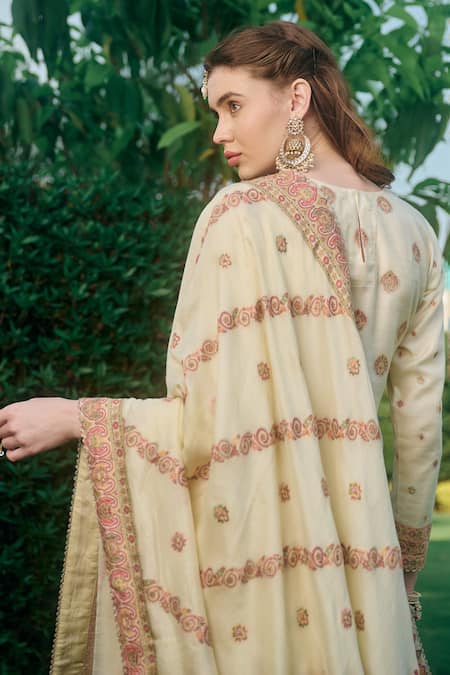Shop Safaa Yellow Velour, Velvet, Chiffon Gota Patti, Ghazal Floral Pattern Woven Kurta Set Online at Aza Fashions Shop_Safaa_Yellow Velour, Velvet, Chiffon Gota Patti, Ghazal Floral Pattern Woven Kurta Set _Online_at_Aza_Fashions