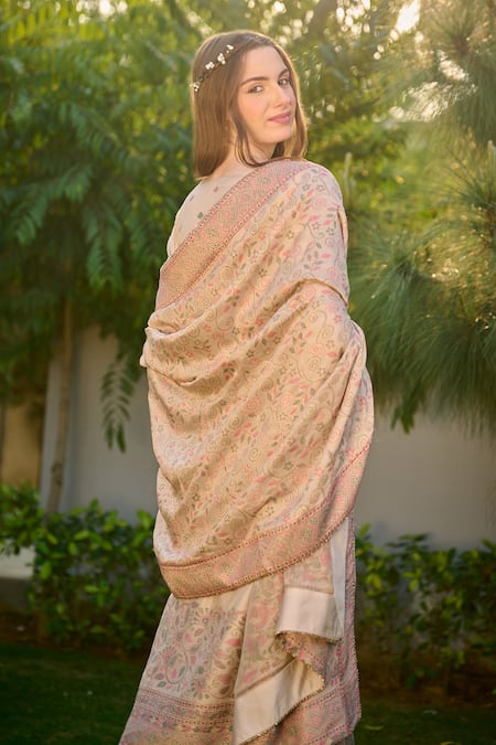Shop Safaa Beige Velvet, Silk Gota Patti, Rukhsaar Kantha Pattern Woven Kurta Set Online at Aza Fashions Shop_Safaa_Beige Velvet, Silk Gota Patti, Rukhsaar Kantha Pattern Woven Kurta Set _Online_at_Aza_Fashions