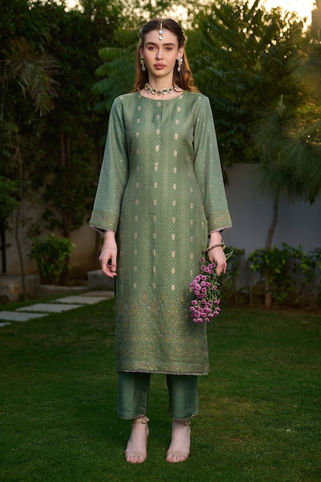Safaa_Green Velvet, Silk Gota Patti, Ameera Floral Stripe Pattern Woven Kurta Set _Online_at_Aza_Fashions