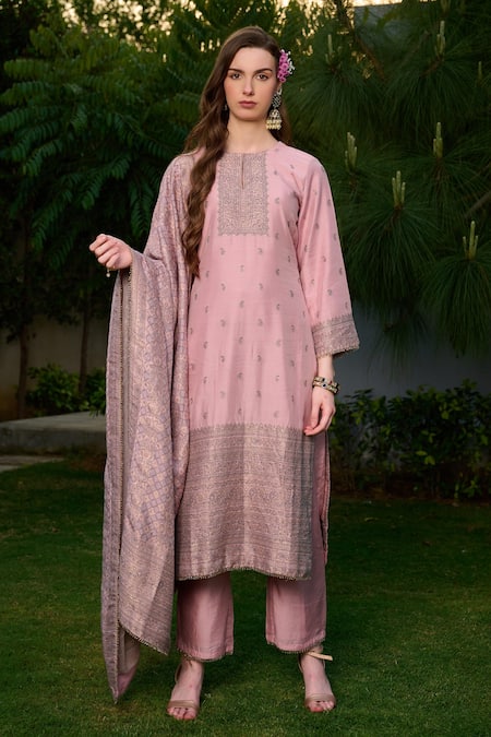 Buy Safaa Pink Velvet, Silk Gota Patti Keyhole Neck Sabaq Paisley Pattern Woven Kurta Set Online at Aza Fashions Buy_Safaa_Pink Velvet, Silk Gota Patti Keyhole Neck Sabaq Paisley Pattern Woven Kurta Set _Online_at_Aza_Fashions