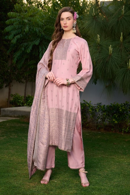Shop Safaa Pink Velvet, Silk Gota Patti Keyhole Neck Sabaq Paisley Pattern Woven Kurta Set Online at Aza Fashions Shop_Safaa_Pink Velvet, Silk Gota Patti Keyhole Neck Sabaq Paisley Pattern Woven Kurta Set _Online_at_Aza_Fashions