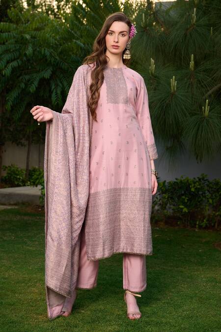 Safaa Pink Velvet, Silk Gota Patti Keyhole Neck Sabaq Paisley Pattern Woven Kurta Set at Aza Fashions Safaa_Pink Velvet, Silk Gota Patti Keyhole Neck Sabaq Paisley Pattern Woven Kurta Set _at_Aza_Fashions