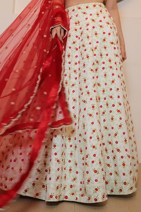 Shop_Shloka Sudhakar_White Chambray V Neck Embroidered Bridal Lehenga Set _Online_at_Aza_Fashions