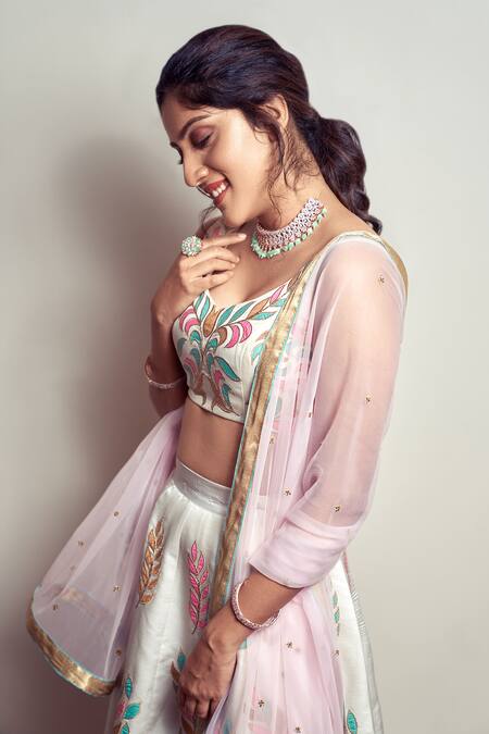 Shloka Sudhakar_White Crepe Satin Scoop Neck Embroidered Lehenga Set _Online_at_Aza_Fashions