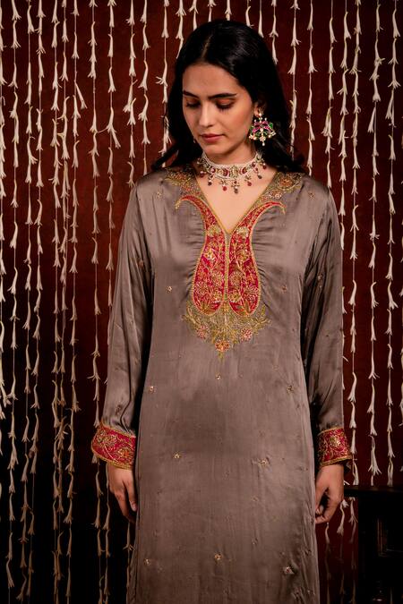 Chandbari_Grey Kurta And Pant Modal Satin Embroidery Dori V Neck Paisley Set_at_Aza_Fashions