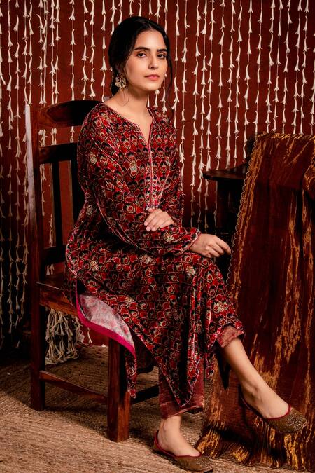Buy_Chandbari_Maroon Kurta Silk Velvet Printed Ikat Notched Set_Online_at_Aza_Fashions