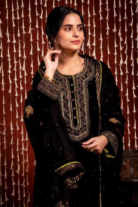 Shop Chandbari Black Kurta Silk Velvet Embroidery Sequin Round Set Online at Aza Fashions Shop_Chandbari_Black Kurta Silk Velvet Embroidery Sequin Round Set_Online_at_Aza_Fashions