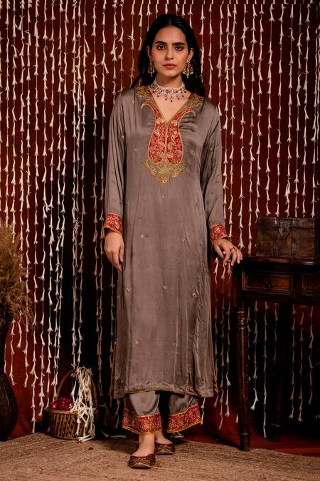 Chandbari_Grey Kurta And Pant Modal Satin Embroidery Dori V Neck Paisley Set_Online_at_Aza_Fashions