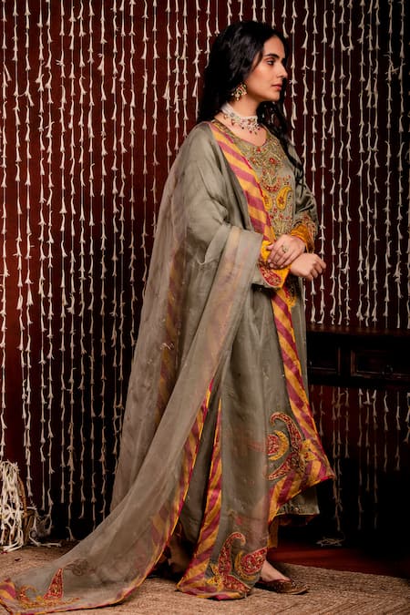 Buy_Chandbari_Grey Kurta And Pant Modal Satin Embroidery Sequin Round Paisley Set_Online_at_Aza_Fashions