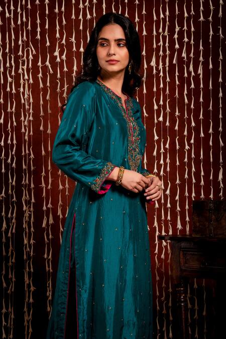 Shop_Chandbari_Blue Kurta And Pant Silk Embroidery Zardozi Notched Set_Online_at_Aza_Fashions