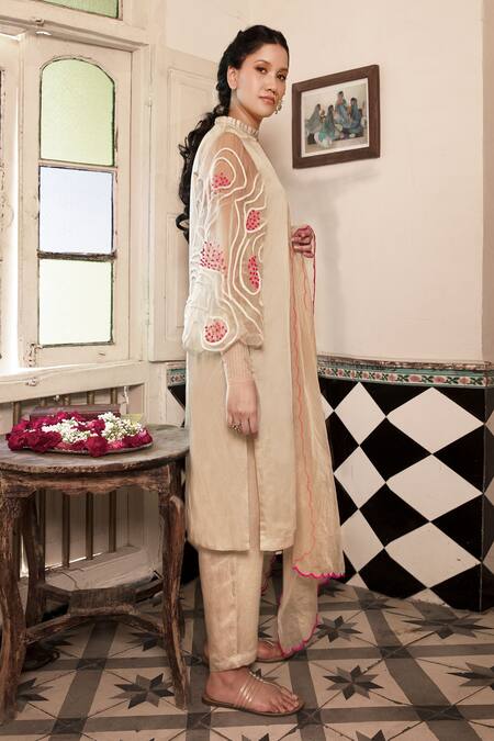 Chambray & Co._Ivory , Organza Thread Pleated Round Izara Sleeve Embroidered Kurta Set_Online_at_Aza_Fashions