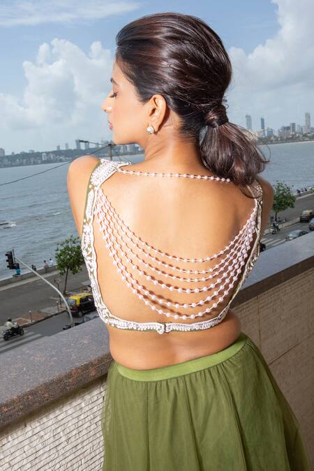 Cherie D Green Silk, Tulle, Satin Round Embroidered Saree With Blouse at Aza Fashions Cherie D_Green Silk, Tulle, Satin Round Embroidered Saree With Blouse _at_Aza_Fashions