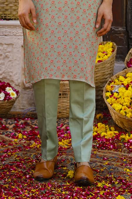 Chhavvi Aggarwal Green Crepe And Glaze Cotton Floral Print Kurta & Pant Set at Aza Fashions Chhavvi Aggarwal_Green Crepe And Glaze Cotton Floral Print Kurta & Pant Set _at_Aza_Fashions