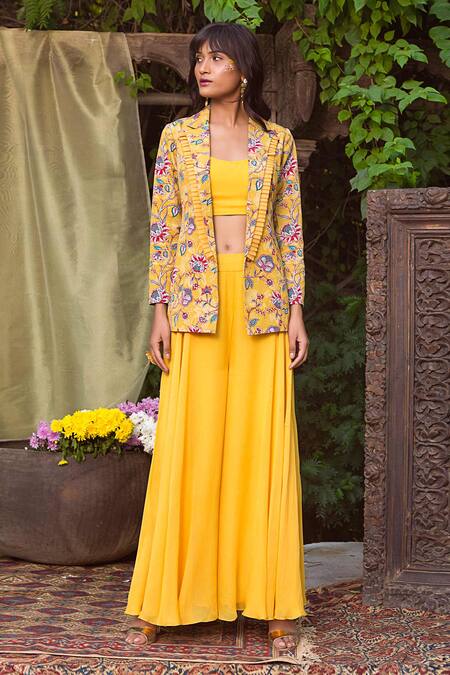 Chhavvi Aggarwal Yellow Organza, Crepe Top Scoop Blazer Lapel Printed Suit Set Online at Aza Fashions Chhavvi Aggarwal_Yellow Organza, Crepe Top Scoop Blazer Lapel Printed Suit Set _Online_at_Aza_Fashions