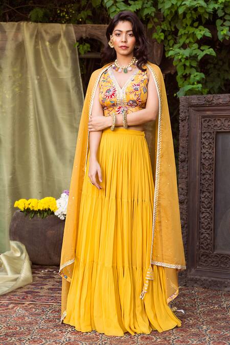 Chhavvi Aggarwal_Yellow Georgette V Neck Printed Lehenga Set _Online_at_Aza_Fashions