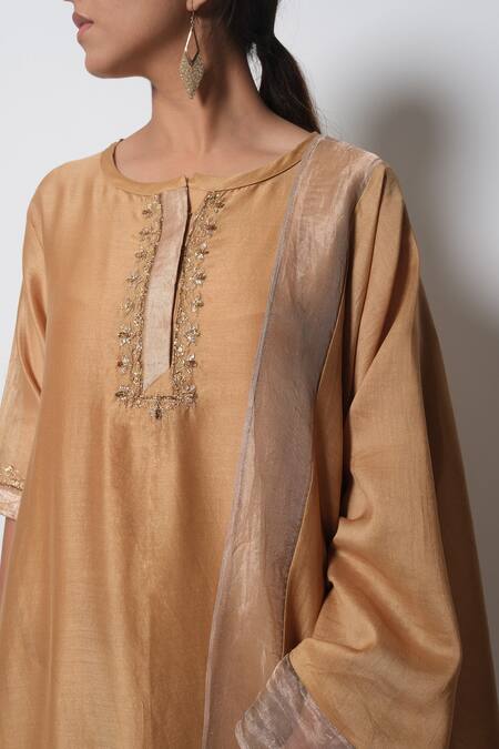 Shop Bhavik Shah Beige Kurta Handwoven Chanderi Dupatta Chanderi Pant Cotton Set Online at Aza Fashions Shop_Bhavik Shah_Beige Kurta Handwoven Chanderi Dupatta Chanderi Pant Cotton Set _Online_at_Aza_Fashions