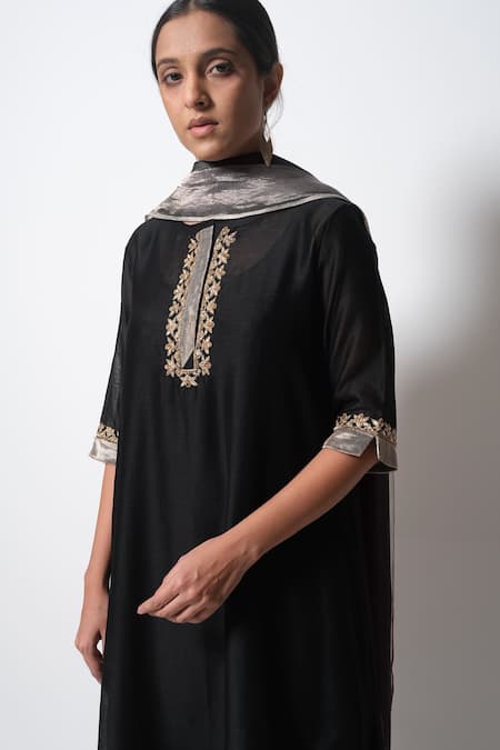 Shop Bhavik Shah Black Kurta Handwoven Chanderi Dupatta Chanderi Pant Cotton Set Online at Aza Fashions Shop_Bhavik Shah_Black Kurta Handwoven Chanderi Dupatta Chanderi Pant Cotton Set _Online_at_Aza_Fashions