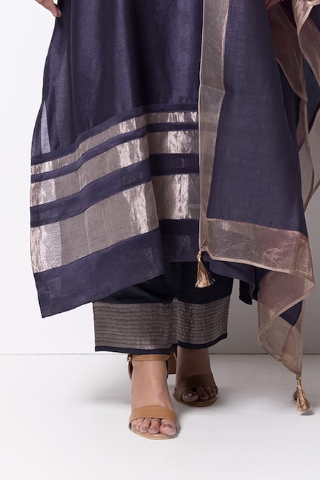 Bhavik Shah Grey Kurta Handwoven Chanderi Dupatta Chanderi Pant Cotton Set at Aza Fashions Bhavik Shah_Grey Kurta Handwoven Chanderi Dupatta Chanderi Pant Cotton Set _at_Aza_Fashions