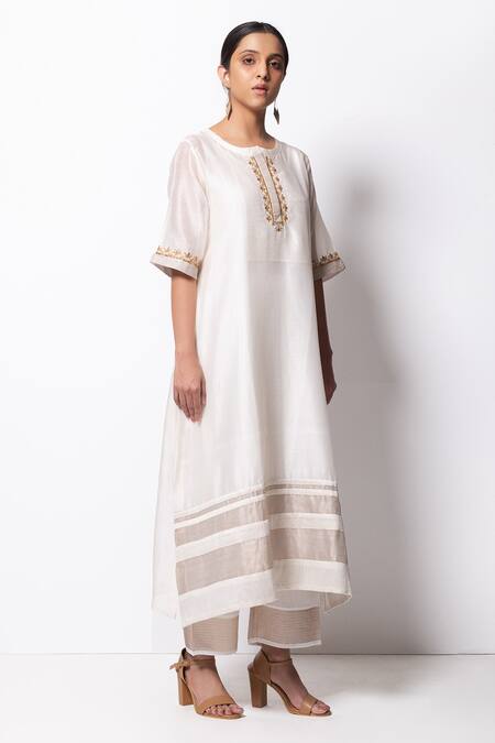 Bhavik Shah White Kurta Handwoven Chanderi Dupatta Chanderi Pant Cotton Set Online at Aza Fashions Bhavik Shah_White Kurta Handwoven Chanderi Dupatta Chanderi Pant Cotton Set _Online_at_Aza_Fashions