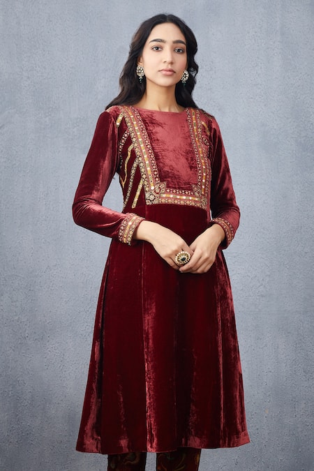 Torani Maroon Silk Velvet Gudhal Makhmal Qurbat Khat Kurta