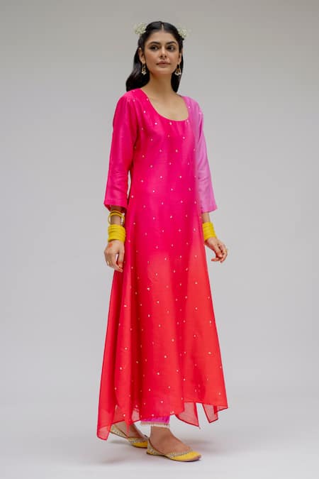Chrkha_Pink Chanderi Silk Cotton Lining Shantoon Sequins Scoop Embroidered Kurta Set _Online_at_Aza_Fashions