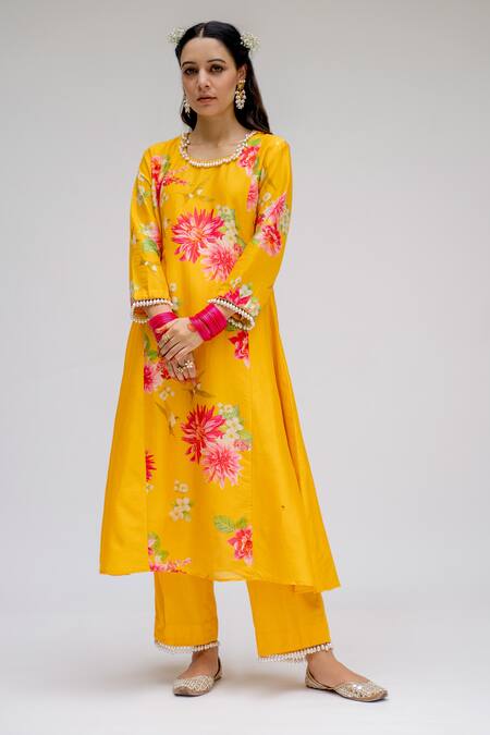 Buy_Chrkha_Yellow Chanderi Silk Cotton Lining Shantoon Digital Print Kurta Pant Set _Online_at_Aza_Fashions