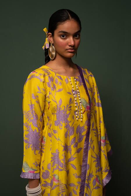 Buy_Chrkha_Yellow Cotton, Chanderi Silk Bird, Floral Round Print Kurta Set _Online_at_Aza_Fashions