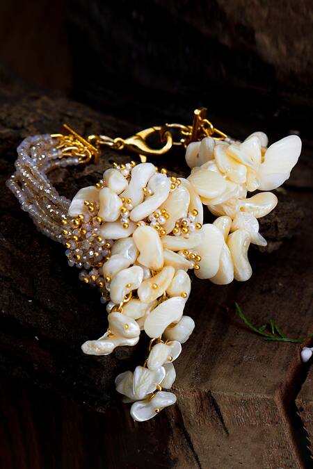 House Of D"Oro_White Beads And Shells Sampaguita Studded Stone Bracelet_Online_at_Aza_Fashions
