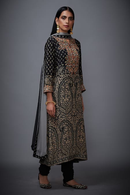 RI.Ritu Kumar_Black Silk Crepe Notched Embellished Kurta Set _Online_at_Aza_Fashions