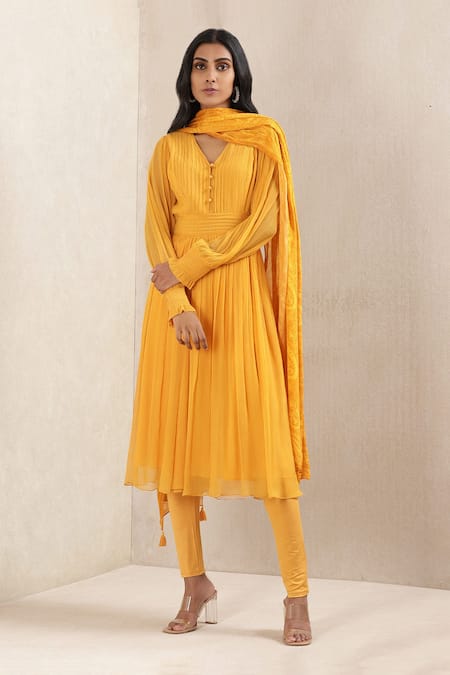 Plain Ladies Designer Yellow Anarkali Gown at Rs 900 in Muzaffarpur | ID:  22391724255