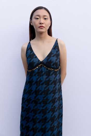 Kavya Singh Kundu Black Linen Sequins V-neck Bach Printed Dress Online at Aza Fashions Kavya Singh Kundu_Black Linen Sequins V-neck Bach Printed Dress _Online_at_Aza_Fashions