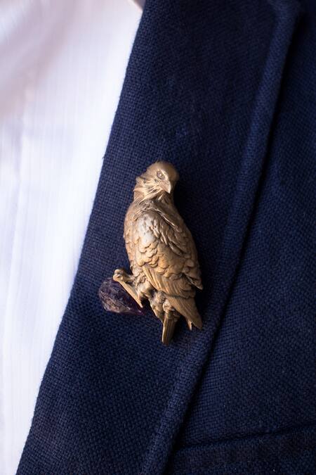Buy_Cosa Nostraa_Gold Falcon Brooch And Flying Eagle Collar Tips Set_Online_at_Aza_Fashions