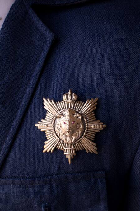 Buy_Cosa Nostraa_Gold Stone Lion King Brooch And Collar Tips Set _Online_at_Aza_Fashions