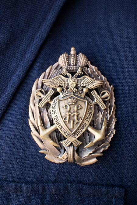 Buy Cosa Nostraa Gold Musahi Brooch And Knight Lion Collar Tips Set Online at Aza Fashions Buy_Cosa Nostraa_Gold Musahi Brooch And Knight Lion Collar Tips Set _Online_at_Aza_Fashions