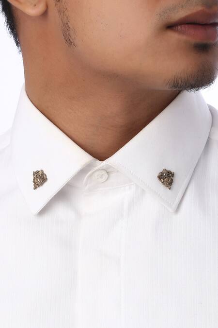 Shop Cosa Nostraa Gold Musahi Brooch And Knight Lion Collar Tips Set Online at Aza Fashions Shop_Cosa Nostraa_Gold Musahi Brooch And Knight Lion Collar Tips Set _Online_at_Aza_Fashions